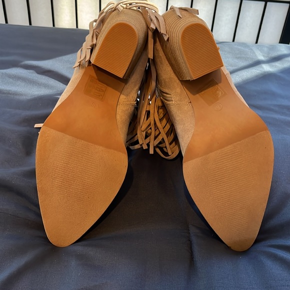 BEAST FASHION 10 Women Suede 3" Stacked Heel Boots Western Cowgirl Fringe Taupe - Picture 5 of 10